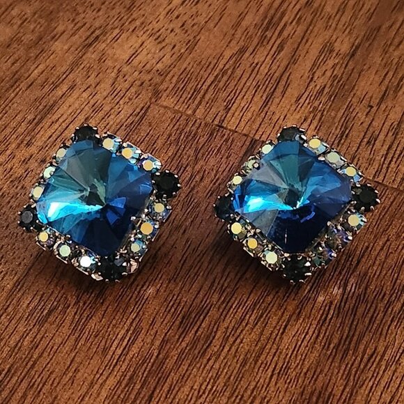 STUNNING VINTAGE SPARKLING BLUE STONE CLIP ON EARRINGS - Picture 1 of 4